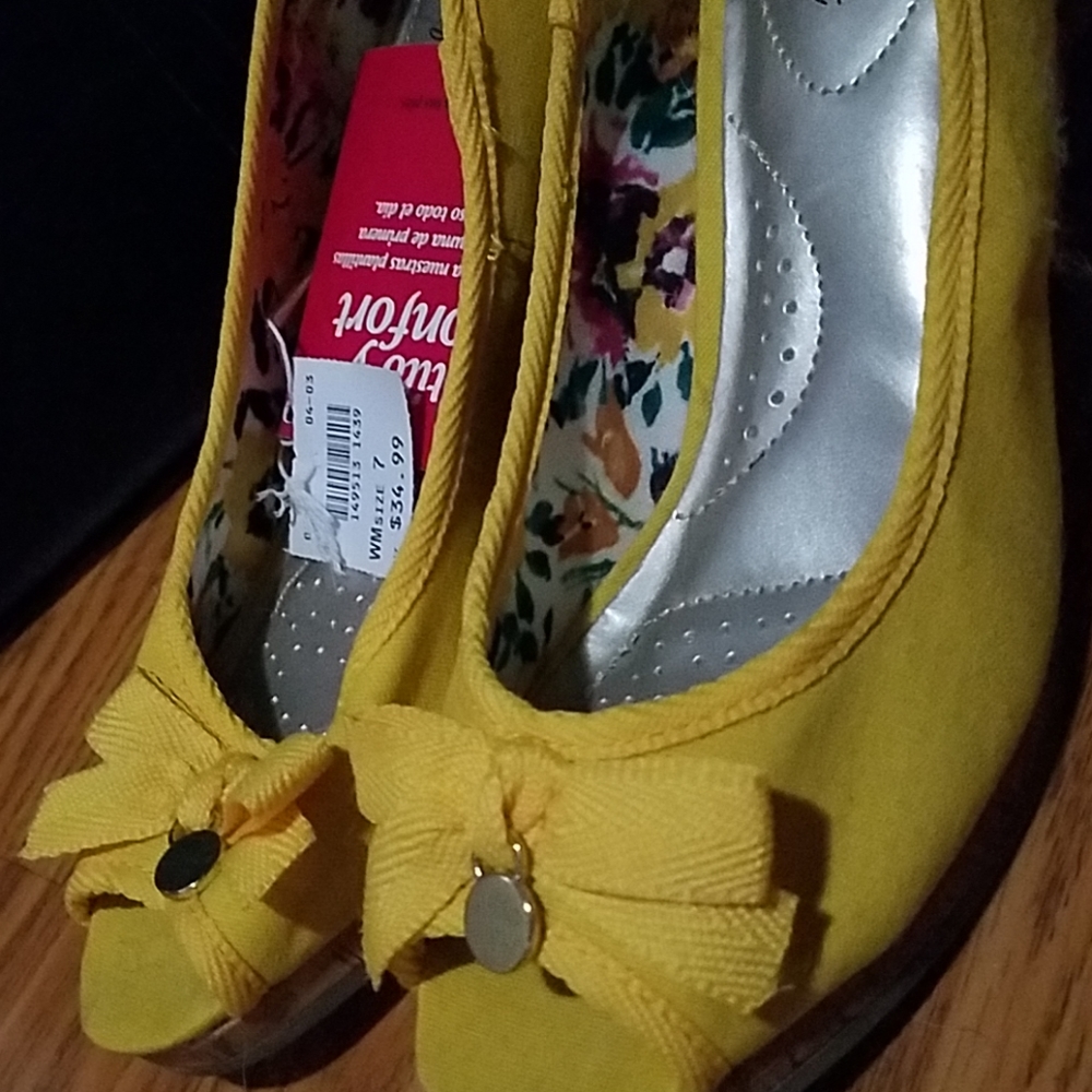 Yellow heels - Picture 5 of 5